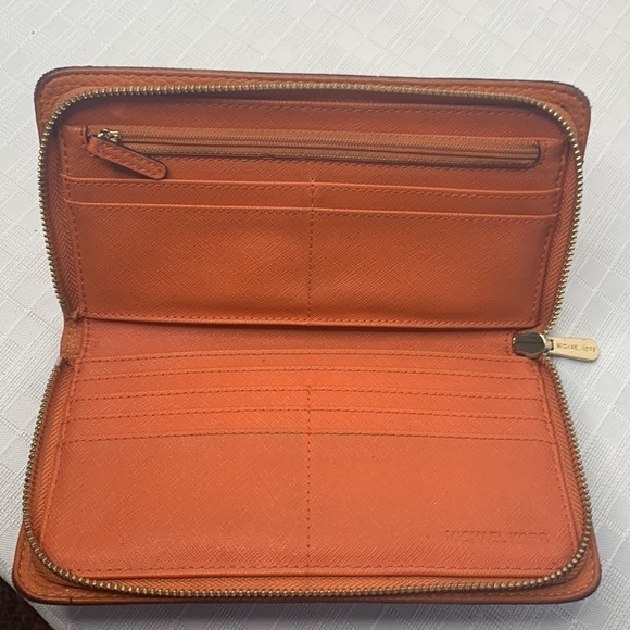 Michael Kors Orange 🍊 Hamilton Traveler Large Zip Leather Wallet - Picture 7 of 12